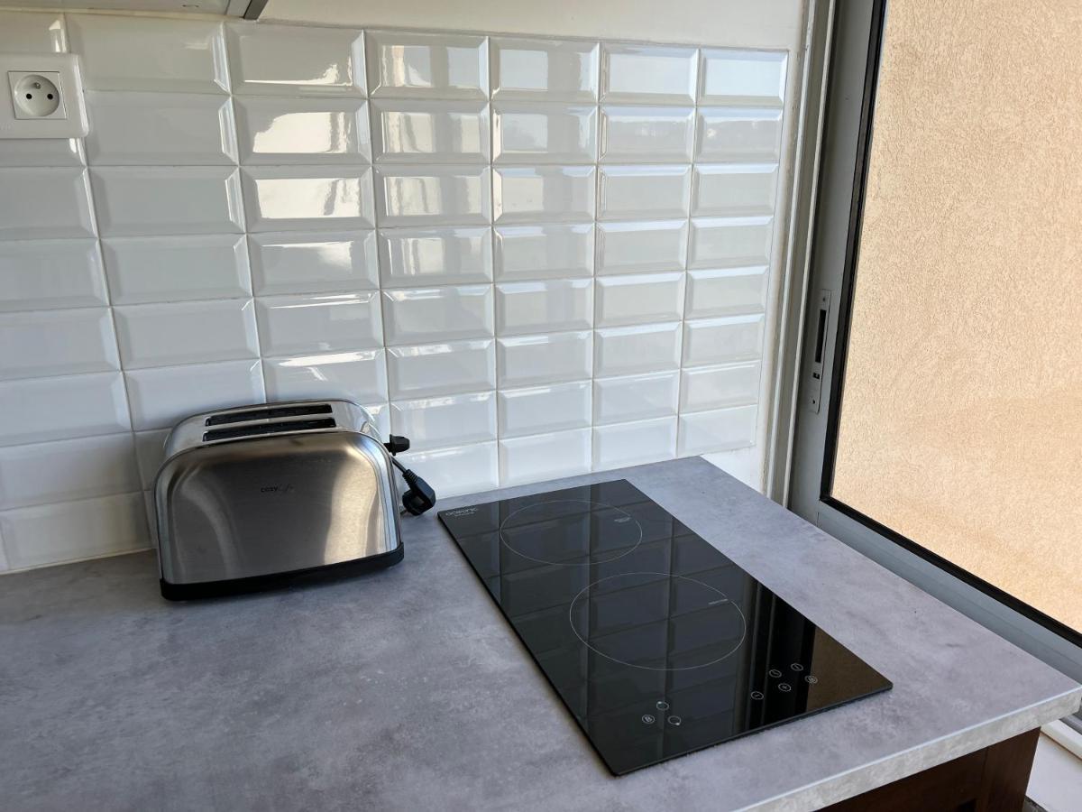 Joli Studio Tres Clair A Proximite Mer Pour 3 Personnes La Londe-les-Maures Exterior photo
